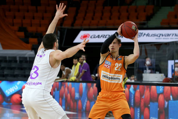 尔的较量中 尔的较量中