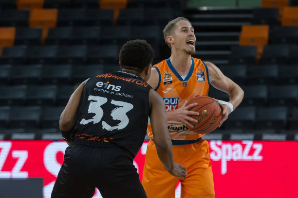 于理想水平 于理想水平