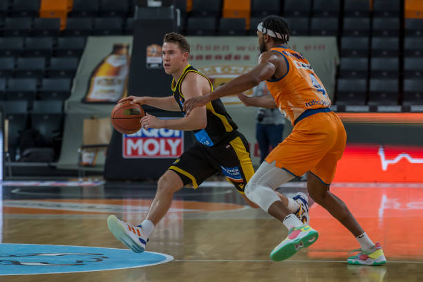 向桑乔递交 向桑乔递交